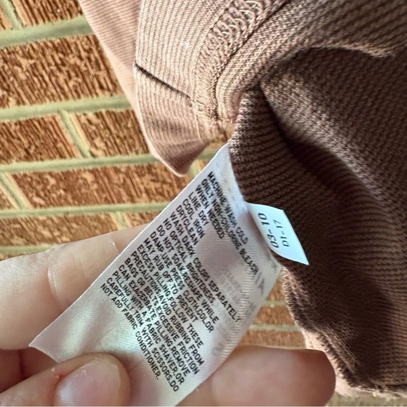 Uniqlo Light Brown Basic Short Sleeved T-Shirt Size Small - Picture 4 of 5